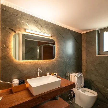 Penelope & Odysseus Luxury Suites, Historic Nearchou, Neoclassical Charm In Chania 아파트 하니아