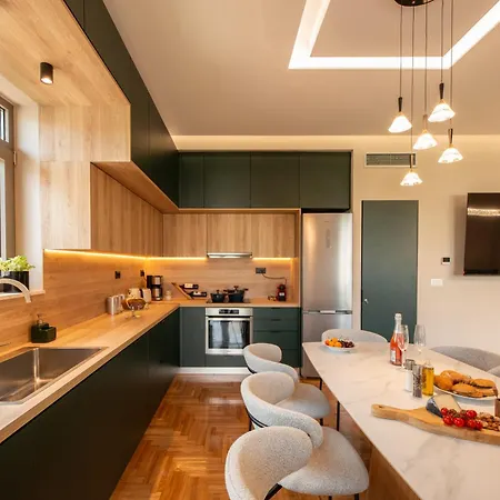 Penelope & Odysseus Luxury Suites, Historic Nearchou, Neoclassical Charm In Chania 아파트 하니아