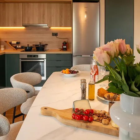 아파트 Penelope & Odysseus Luxury Suites, Historic Nearchou, Neoclassical Charm In Chania *