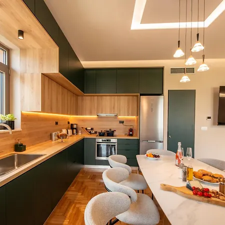 Penelope & Odysseus Luxury Suites, Historic Nearchou, Neoclassical Charm In Chania * 하니아