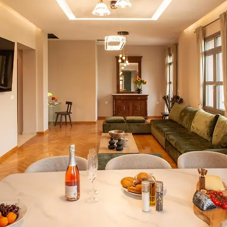 Penelope & Odysseus Luxury Suites, Historic Nearchou, Neoclassical Charm In Chania 아파트 *